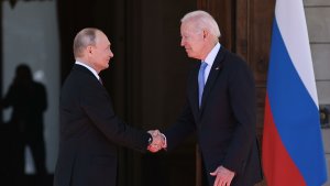 Саммит Путин-Байден: в Америке меняют «врага №1»?