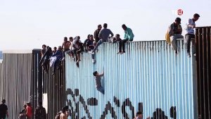 Американские власти ликвидировали лагерь мигрантов, но проблему не решили