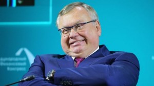 Роскомнадзор заблокировал около тысячи публикаций о ВТБ и его главе