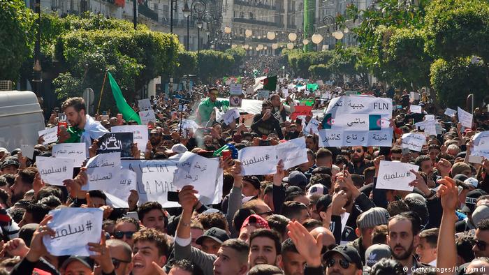 протесты в алжире