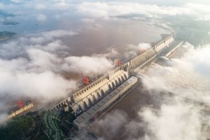 Наводнение в Китае угрожает плотине крупнейшей в мире ГЭС "Три ущелья"