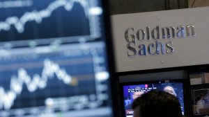 Goldman Sachs выкупает активы у своих клиентов выводящих деньги из фондов.