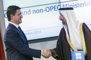 ОПЕК и Россия одобрили крупнейшее в истории сокращение добычи нефти.