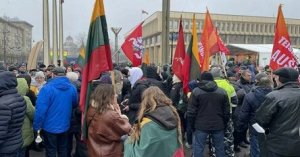 Литовцы освистали правительство в День защитника Отечества и свободы