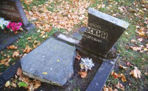 Две оскверненные могилы советским солдатам: эстонская историческая резолюция в действии