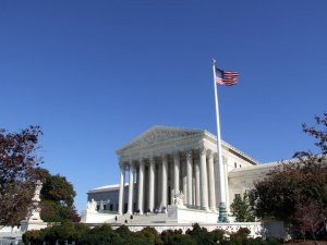Изменения в составе верховного суда США: Трампу повезло