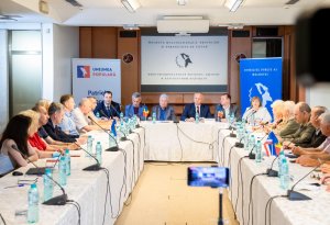 Руководство Молдавии попросили смотреть не только на Запад