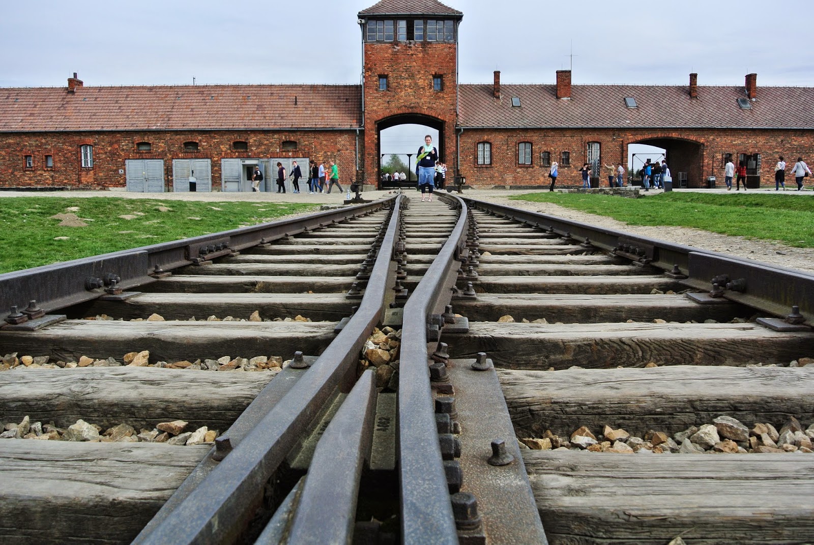warsaw-excursions-of-israeli-schoolchildren.jpg warsaw-excursions-of-israeli-schoolchildren.jpg